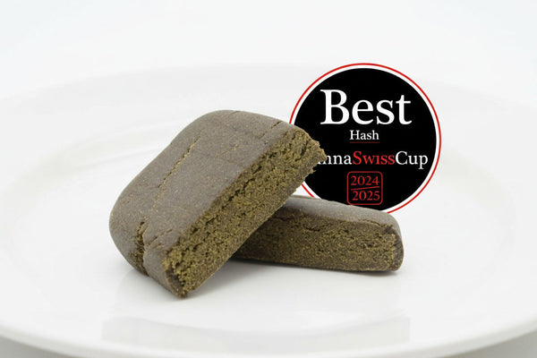 Résine CBD 3x filtré artisanale au tamisage à sec, texture sable doré et cœur beige clair — GreenVertus