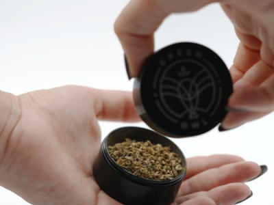 l'importance d'un bon grinder pour le CBD